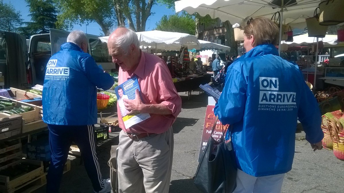 PORQUETCeline's tweet photo. Ce vendredi matin, en action sur le marché de #LaVoulteSurRhône #Ardéche #RN #RN07 #OnArrive https://t.co/7Vn5NYJjup