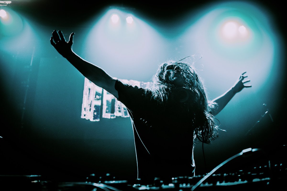 mersivsound's tweet photo. I'm giving away 2 guest list spots for my show tomorrow night w/ @mystic_grizzly &amp; @Supertaskmusic @ElektricityMI. All you have to do is fave, retweet, &amp; tag a friend you want to bring. Winner will be announced tomorrow day of show:)

📸 @bassfacemedia https://t.co/m03mJ0slrS