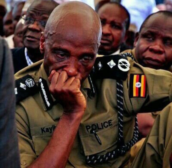 DrThembheka's tweet photo. @koko_matshela @kulanicool I wonder if lift ya fika upstairs or it gets stuck along the way. #Sadindeed. https://t.co/y0BBjWbKFL