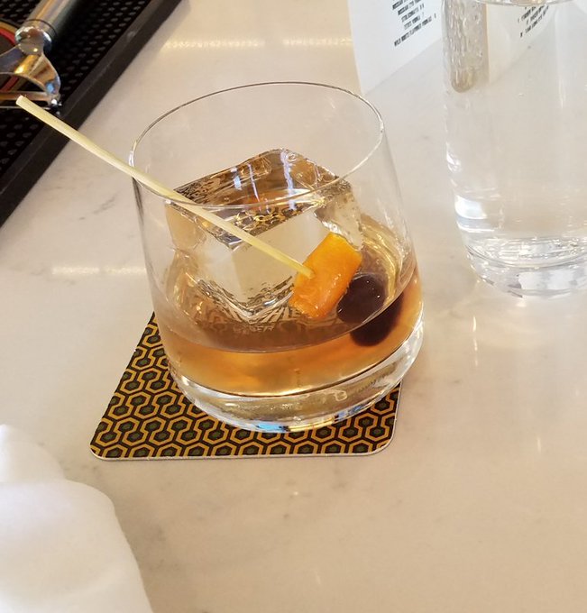 My definition of a sexy cocktail. Cube clear as glass, whiskey on the wild side, with just enough sweetness<a href="/tag/teammunkeybarz"class="tags"><span>#teammunkeybarz</span></a>