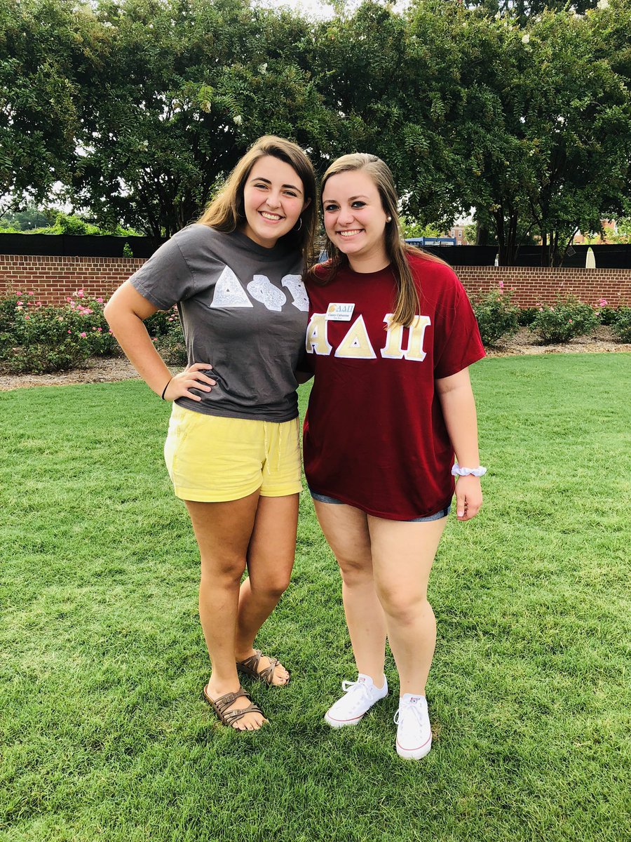 That Friday feeling of Panhellenic love... nothing we love more 🤩🤩🤩 sign up for recruitment today and find your bestie 💫 we promise it’ll be the best decision you’ll make 🤞🏼 ~ link in our bio!!