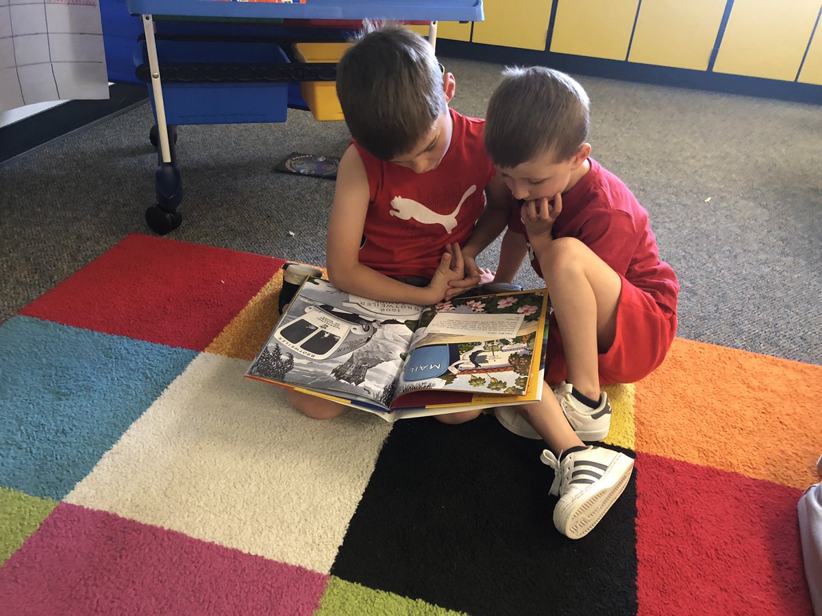 KKobylnik's tweet image. B for bubbles and partner reading! #teachingfirst #abccountdown @FircrestFalcons