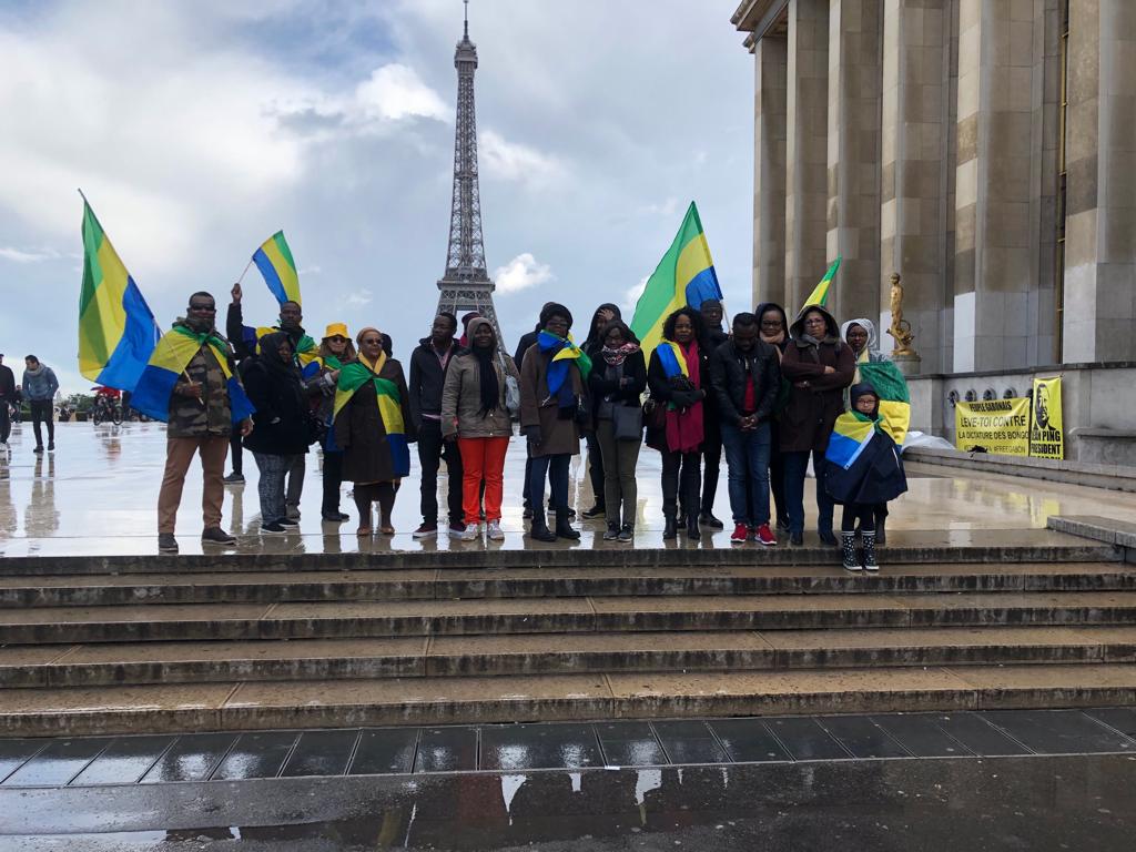 Officiel_anotho's tweet photo. M. @EmmanuelMacron, c'est la
#141e semaine que le #Peuple #Gabonais est #EnMarche ! pour la #Démocratie au #Gabon.
Mort ou Vif ex-@PresidentABO
doit #Dégager !
@Elysee
@PRJeanPing
@PresidenceGabon
@SibNdiaye
#RésistanceGabonaiseActeCXLI
🇬🇦✊🏻 https://t.co/JLXAT5DLLD