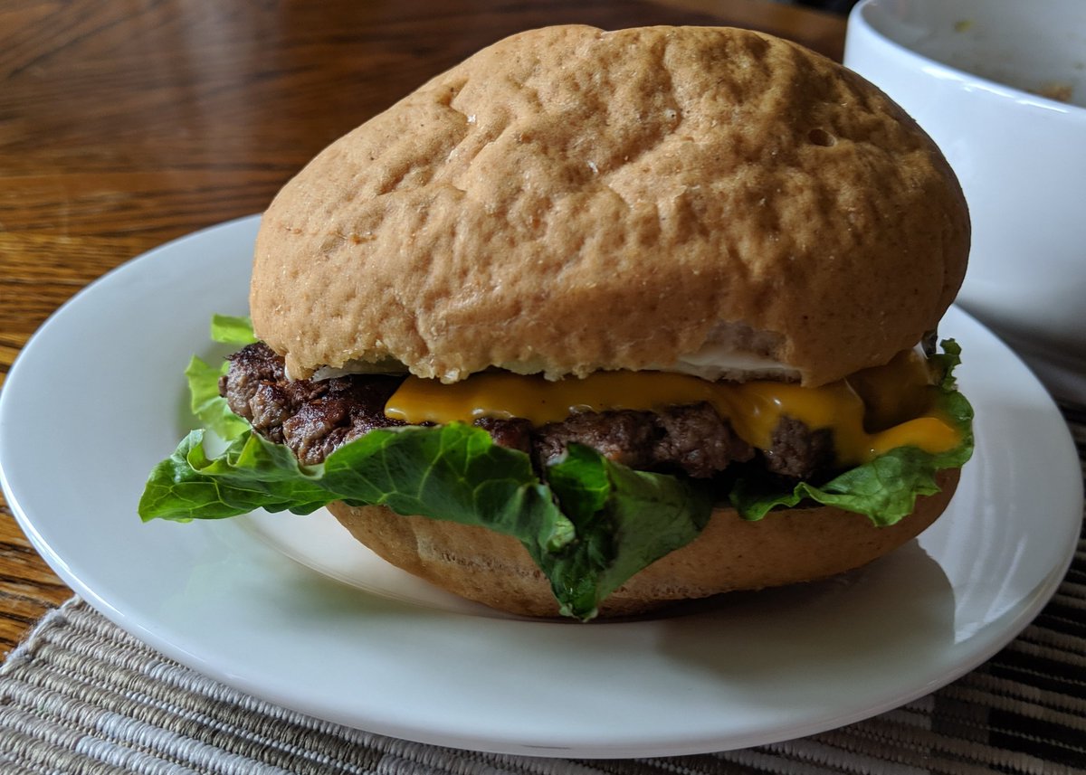 TheMoodyFoodie3's tweet photo. Tonights #glutenfree dinner - 1/4 lbs ๐ on #livegfree Bun from @AldiUSAโฃ๏ธ
Pros:
Great size
Right in the Goldilocks zone(not to hard, not to soft)
Good crust & fluffy inside
(Didn't toast it will try next time)
Con:
Split could be higher up-Bottom thin in middle
Still gr8๐โฃ๏ธ๐ https://t.co/5xbL1vZddd