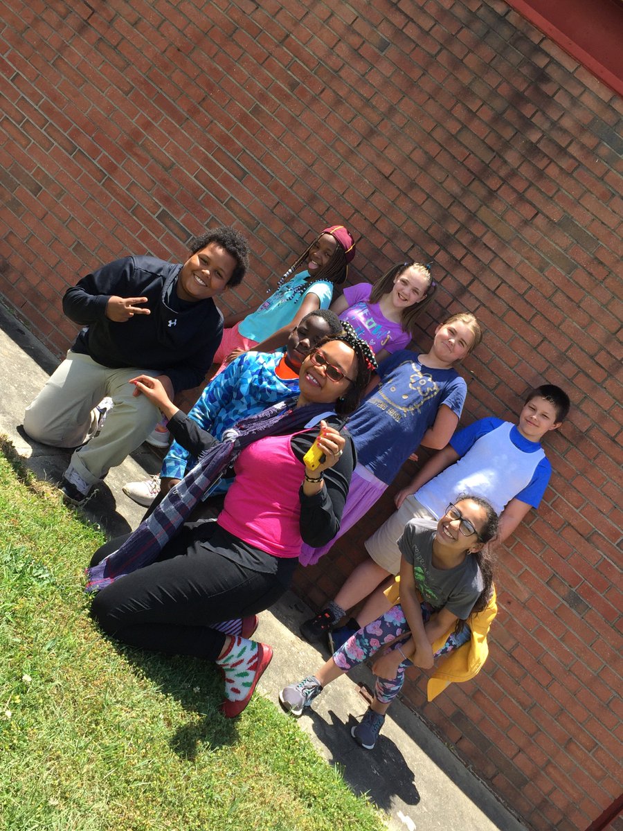 jwces1's tweet photo. Fifth Grade was ready for Wacky Tacky Day! #EOGSpiritWeek https://t.co/EDuWH7ZlCk