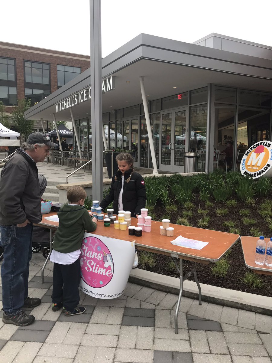 youngeinstitute's tweet photo. Young Entrepreneur Market is at #bloomandbuzz at @vanakendistrict tonight!! We are located in front of @MitchellsCleve! Come support our #kidpreneurs #NEOeship https://t.co/bg7kcEN84a
