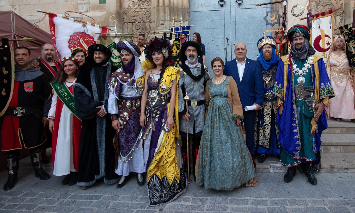 aytocieza's tweet photo. Comienzan Fiestas del Escudo @laInvasionCieza. Un intenso fin de semana  por delante para el deleite y disfrute #CiezaMuchoMásDeLoQueVes ¿Te las  vas a perder? @Pascual_Lucas @Copecieza @PiedadQuijada @OndaCieza  @MLuisaOrtizP @I_MartinLerma @DanielMChef4 @TurismoRMurcia @La7_tv https://t.co/iTeYbv1iel