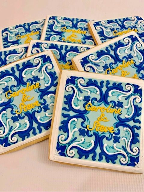 kopykake's tweet image. Happy Friday Everyone. More Beautiful Cookies by Kelley Hart Custom Cookies (@kelleyhart).