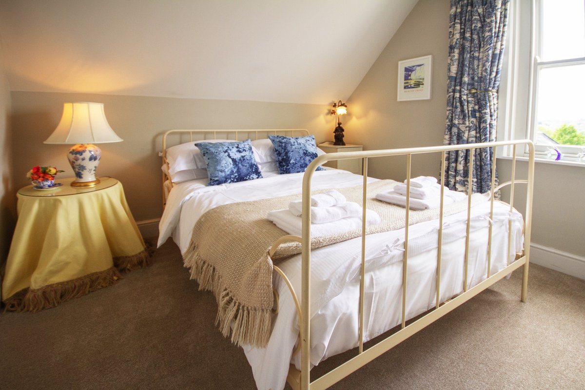 "Room With a View' is the smallest of our 8 bedrooms, but we think it has a certain 'je ne sais quoi' #luxury #selfcatering #accommodation #boutiquehotel #Airbnb #businessvenue
#kentbusiness #eastsussex #business