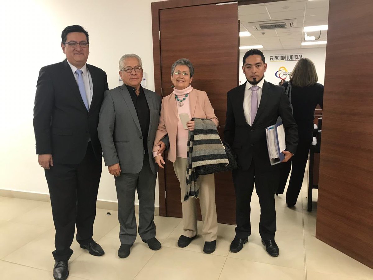 CDHPUCE's tweet photo. Hoy, la jueza María Elena Lara declaró la violación del derecho a la vida de una paciente con cáncer a la que el Estado le negó el recurso de medicación. 
Además, se ordenó al ISSFA y al Ministerio de Salud que provean la medicina respectiva hasta el fin de su vida.
#CDHPUCE https://t.co/MGMSJapnLb