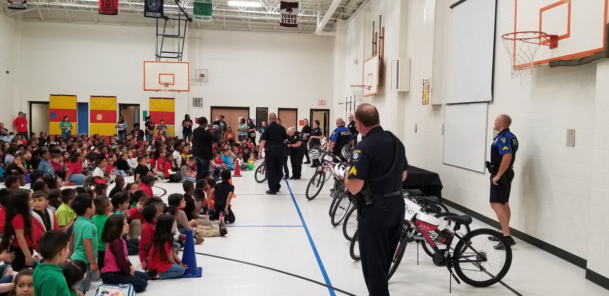 Thank you to <a href="/CedarHillPolice/">Cedar Hill Police</a> for giving away 10 bikes to scholars for having perfect attendance and excellent grades. <a href="/Mason4Mayor2019/">Stephen Mason</a> @CedarHillChief <a href="/kelliejspencer/">Kellie Spencer</a> <a href="/DrHenson2/">Dr. Darryl J. Henson</a> <a href="/cedarhillisd/">Cedar Hill ISD</a>