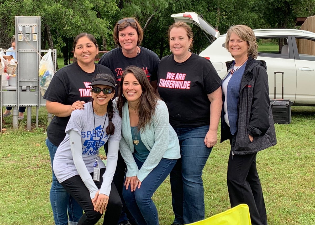 matt_bartosh's tweet photo. Thank you to the @NISDTimberwilde 2nd grade team for putting together such a fun picnic!  We appreciate you! #TeacherAppreciationWeek2019 https://t.co/Tgadv7zLKV