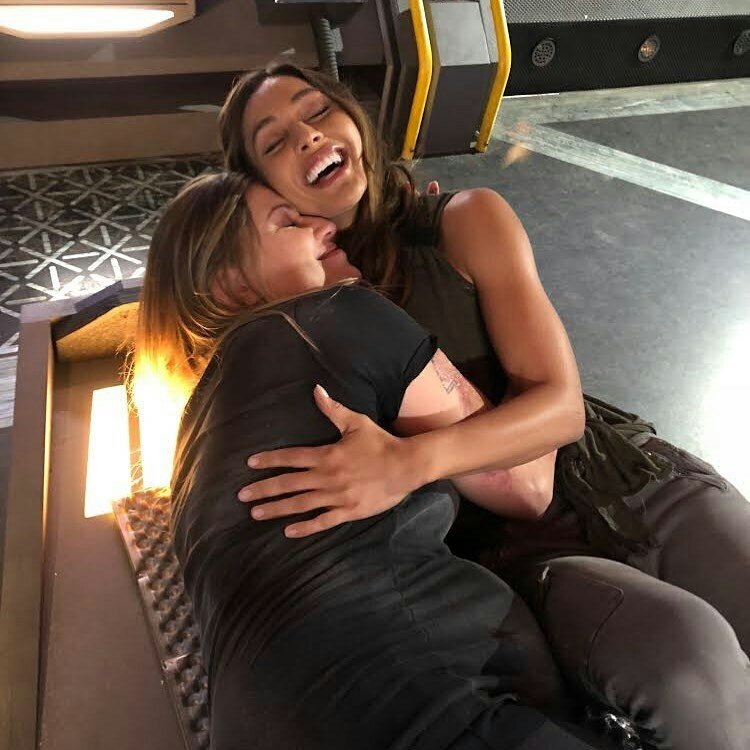 Milicevic_spain's tweet photo. 📷| ¡Son adorables! 😍❤ 

Ivana junto a Lindsey #bts #The100Season6 

Vía instagram (rothenberg.jason) https://t.co/8JKup4qrgn