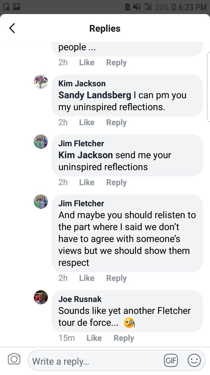 TeletobyT's tweet image. Went to my sister's graduation today and the speaker gave a mediocre speech at best. My dad is friends with this guy on Facebook and proceeds to tag him in a post and flame him. Then my mom and aunt comment on it. My family are savages 😂😂