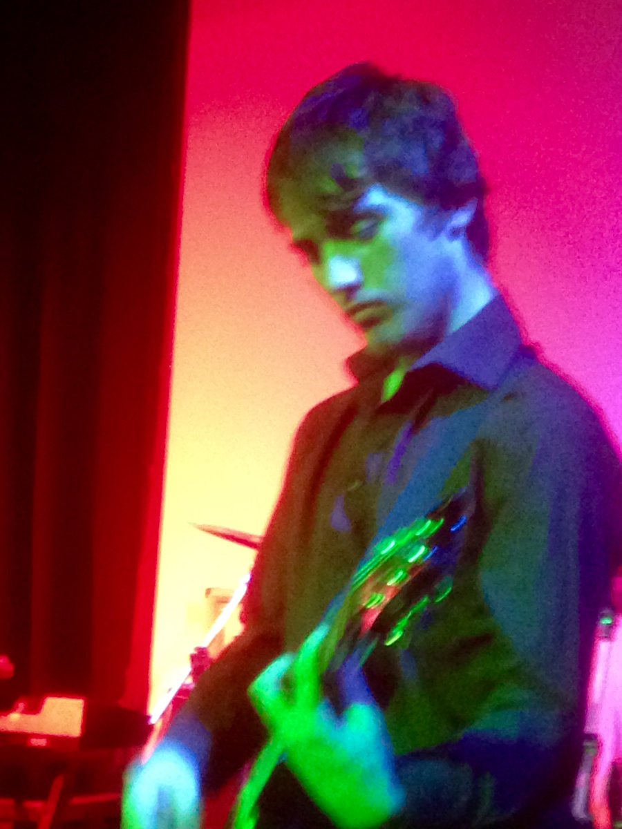 DaveHil75790200's tweet photo. Kendal College Bands #kendalcollege @Fender @sancinizamettin @jrsguitars @JoulesBowness #blacksabbeth #cumbrianbands https://t.co/kVPJkMj89b