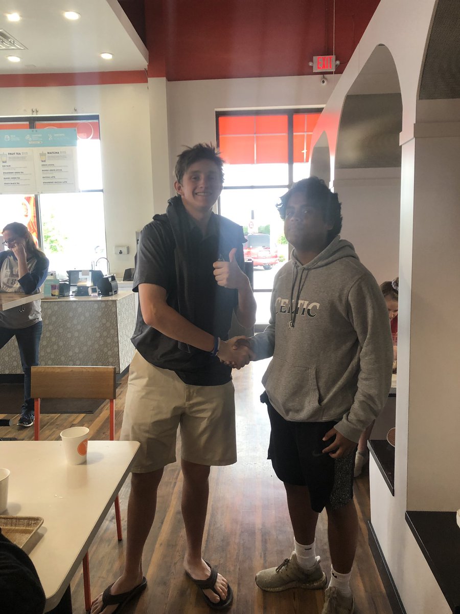 logan_4_pres's tweet photo. Wow. Two presidential candidates just chatting at the Bop after a long, stressful first week of campaigning. Refueling for next week! https://t.co/7r8z0igdFo