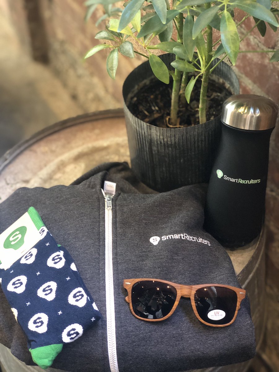 ReikiLisaMarie's tweet photo. Always love catching up with the @SmartRecruiters team! Great product, great team and great swag! 😎 @xref #partnerships #ATS #hrtech #smarterhiring https://t.co/dkE8Khbc1O