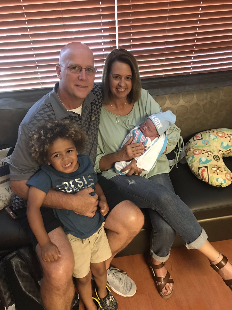 Homer4AU's tweet photo. Welcome grandson #2.  Mason Kai Slade. 9lbs 13 oz  #grandsons #Masonkai #Braxtonluke https://t.co/WmciRJRIJ9