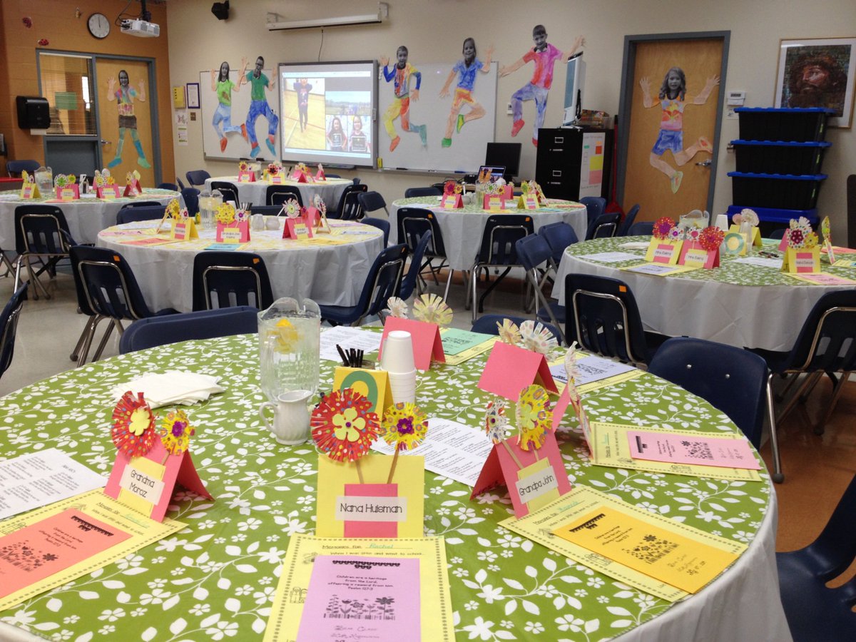 Kindergarten staff and students hosted Grandparent's Day celebrations this week. These memorable days are very special! 💕 #SCAelementary #kindergarten #eips