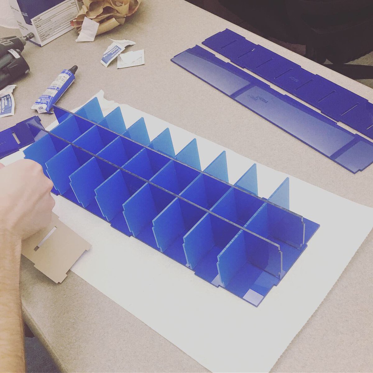 ARCDesignHub's tweet image. Can you guess what we are making!? 🤗 
This holder we are making are going to be used to hold up the ASL Hands we have 3D printed here @arcdesignhub!! #cccmaker