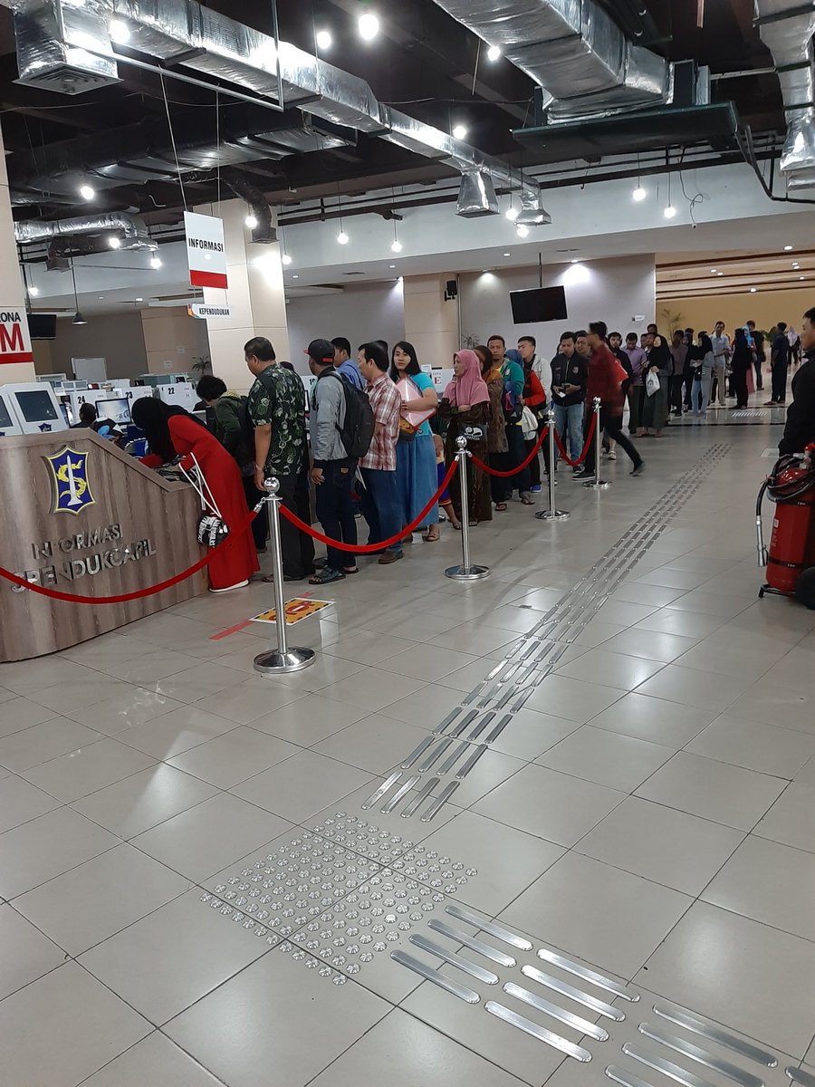 SalamNKRI's tweet photo. @e100ss masih pagi udah gini
#dispendukcapilsurabaya
#siola https://t.co/zDVz5ok9QH