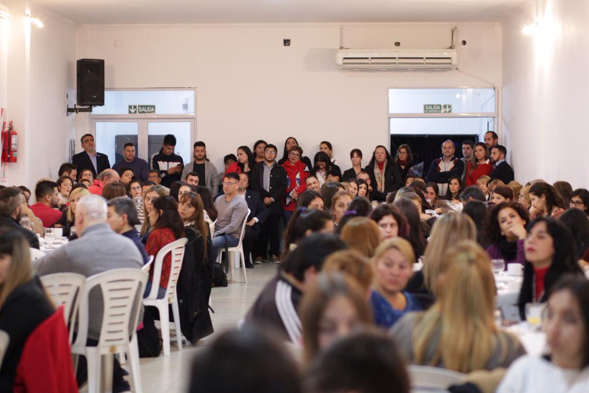 jplichtmajer's tweet photo. Creo firmemente en que el diálogo es siempre la mejor solución. Nos juntamos con miembros de la Secretaría de Bienestar Educativo para charlar. La Educación es nuestra bandera, y con ella trabajamos, orgullosos. 
#JuntosPodemos #HacerHistoria 🤝 https://t.co/z7qY7Zzzzq