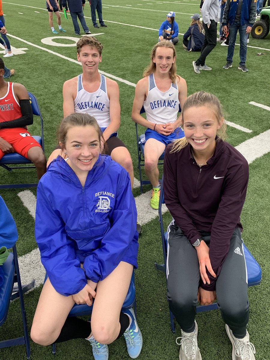 DHSgirlsCC's tweet image. Congratulations to these four, Katie and Shay went 1-2 and Mhalicki and Colin went 1-2 in the 1600m #defidoes #36points