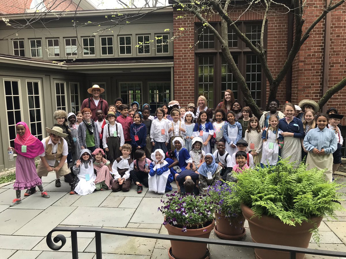 happyfrog68's tweet photo. Colonial Hills Third graders take a step back in time.  😍@MrHessKurt @ColHillsElem #ItsWorthIt https://t.co/j3bzqpgiKx