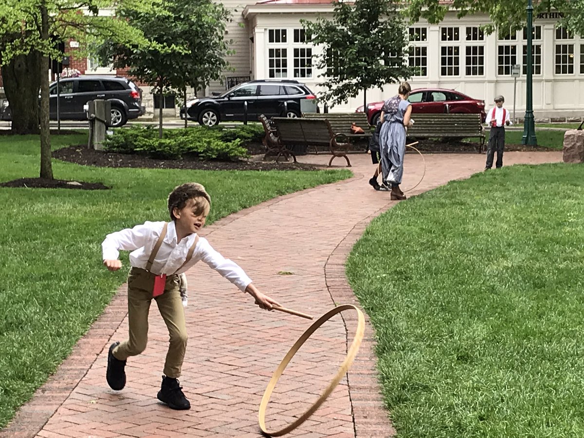 happyfrog68's tweet photo. Colonial Hills Third graders take a step back in time.  😍@MrHessKurt @ColHillsElem #ItsWorthIt https://t.co/j3bzqpgiKx
