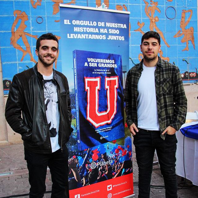 radioazulchile's tweet photo. Aun no tienes el libro "Volveremos a ser grandes" escrito por Felipe Betancour y Daniel López de Editorial Planeta. La historia de un club deportivo con pasión y lealtad. #CreemosEnLosLibros 📚💥💪🏆⚽¡Disponible en librerías! 👉http: //ow.ly/MzpY50tVphX / cNem30oc42A https://t.co/q2KAJRkouN