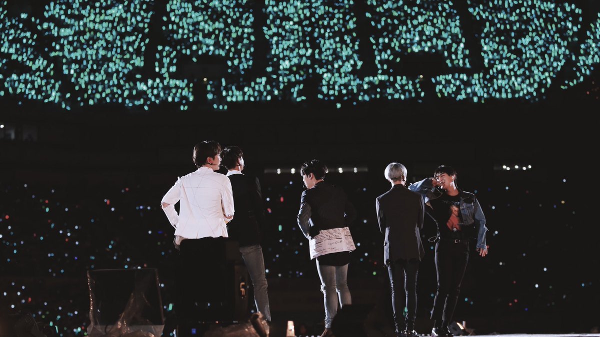 sakurafreaks21's tweet photo. SHINee with shawols to enlighten my day
#weekendworkday https://t.co/ulSDZAlXo1