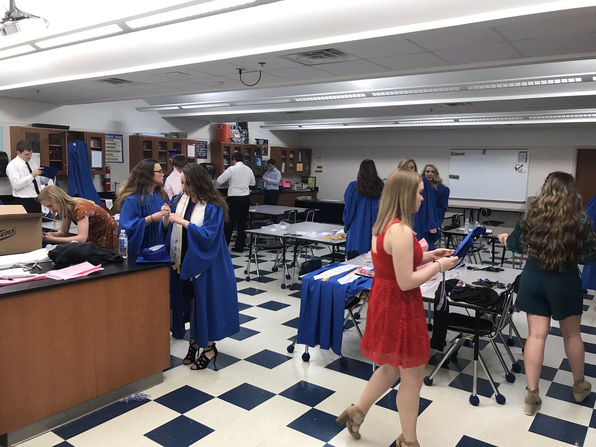 ponca712's tweet photo. @poncaschool We are t-minus just a few minutes from starting Graduation 2019 at Ponca High School. 7:00 P.M. #gobigponcablue https://t.co/5gK9gx1ArR
