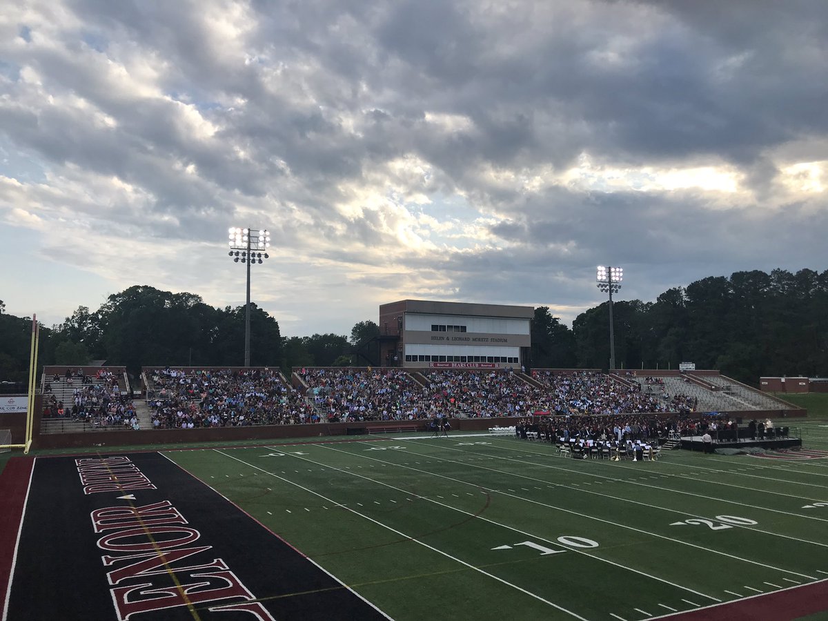 TiffanyLRU's tweet photo. #LRUGOGRAD ๐๐ป https://t.co/DjXiiJgyI3
