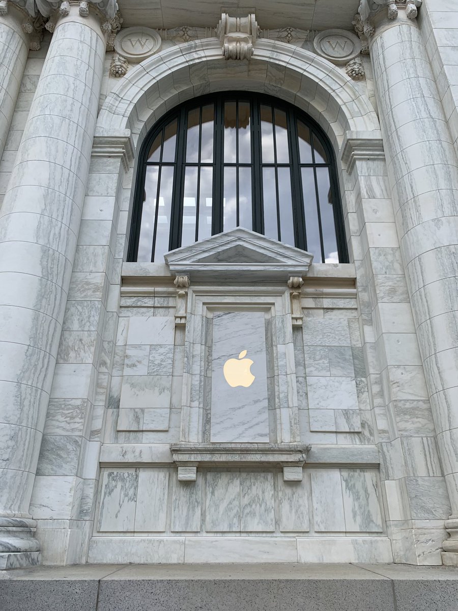 DanSimonsSays's tweet image. The @Apple has landed. #AppleCarnegieLibrary #AppleCL #apple