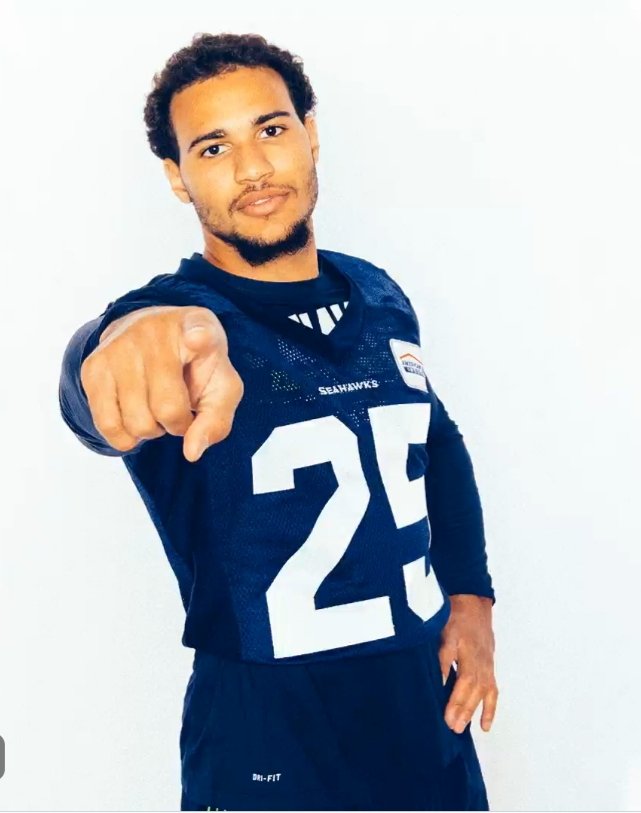 xokarri's tweet photo. I'm his number one fan! Always will be. There's nothing like a mother's love! @travishomer4 #myfavoriterunningback #TH24 #TH25 #CANES #SEAHAWKS #NFL #GodsPlan https://t.co/AJMnGPObFu