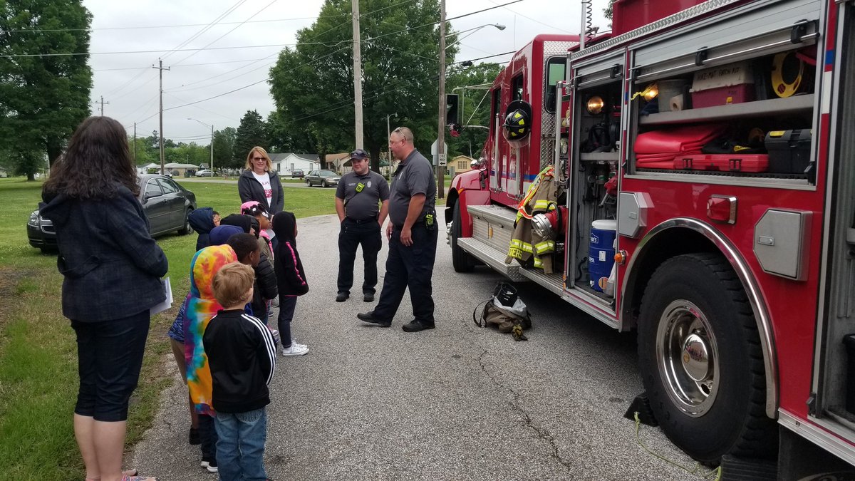 ea_harrold's tweet photo. Out PreK-2nd grade enjoyed "Career on Wheels" today (tho a tad chilly🥶)! So many career opportunities out there and kids need to be exposed early!
#HornetsRule #OneMillington #DreamBig #Nojobistoosmall #whatdoyouwanttobewhenyougrowup #thankfulforallthevolunteers #community https://t.co/OVybC2jByi