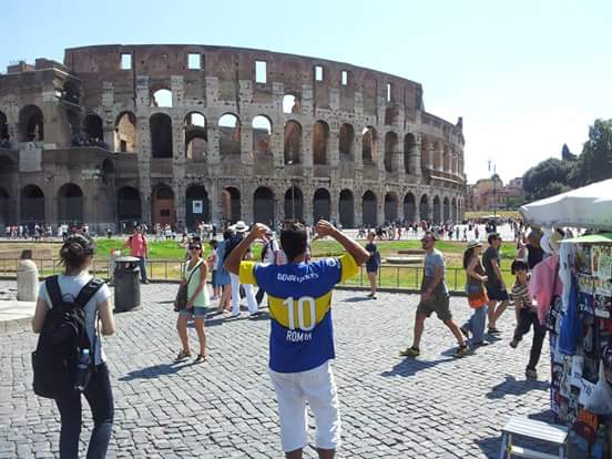 gabrigui's tweet photo. #FOXRADIO Quiero la camiseta para seguirla paseando por el mundo. #ESTOESBOCA https://t.co/uPhZyPjCv1