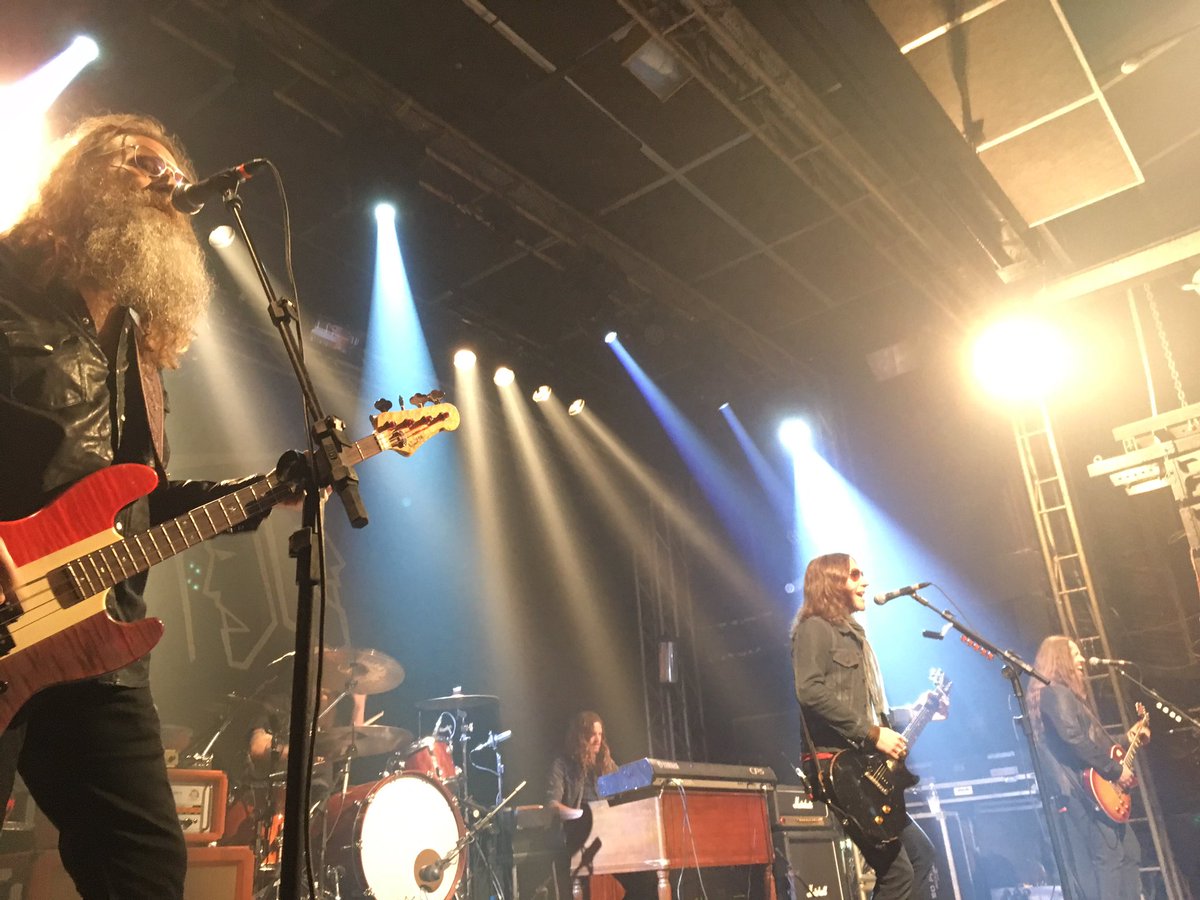 abstratti's tweet photo. 🎼 Eis que o @blackberrysmoke abre com ‘Fire in the Hole’. https://t.co/S7MT5MgQfa