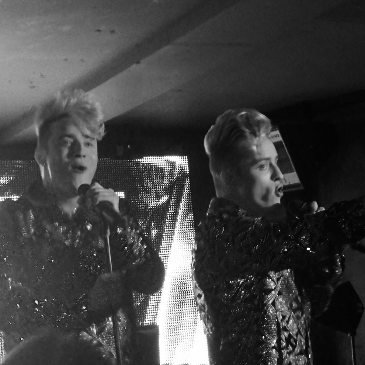 MagicIntheAir_'s tweet image. Who's excited for a summer of @JepicHQ? #planetjedward yeah their brand new album #voiceof4Rebel drops this summer!! And by the sound of things it's pretty big and awesome! Get excited people :) 👍🙌🍀