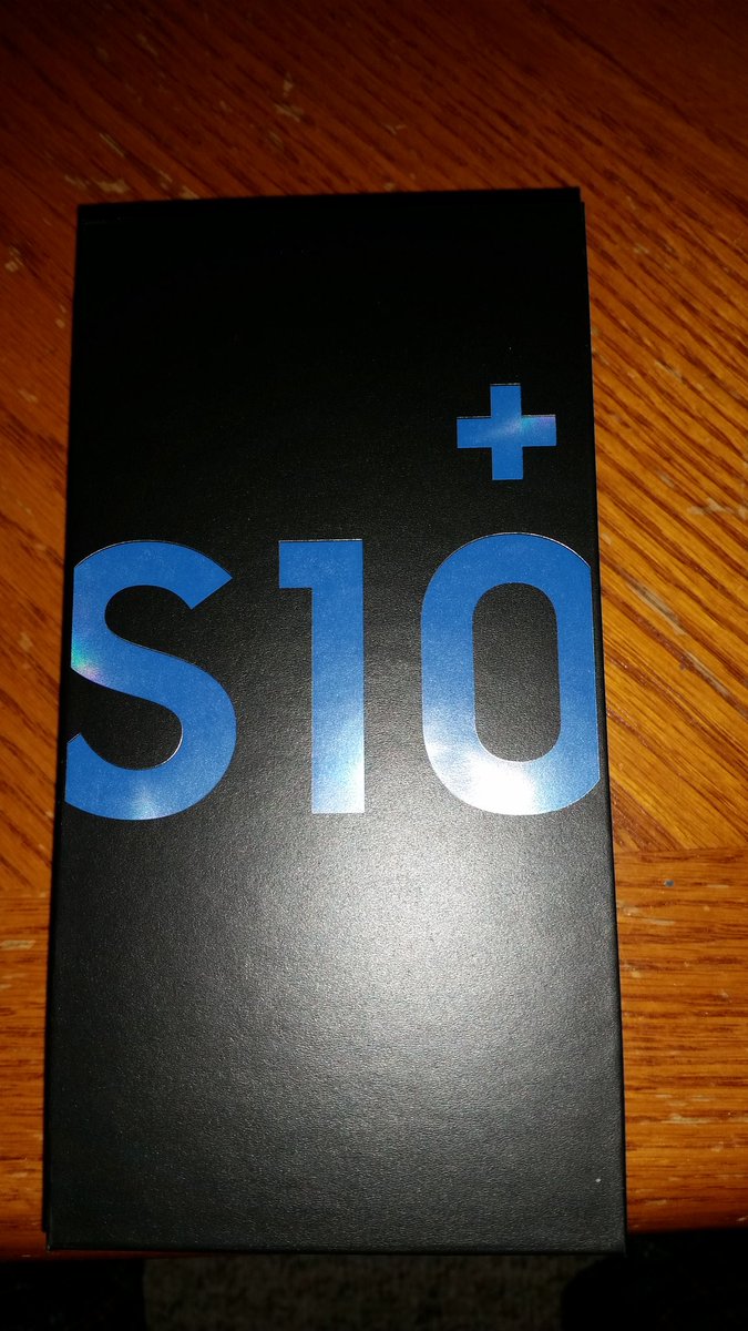 MasterClopper's tweet photo. I finally got my new phone. :D
#S10Plus https://t.co/aiTrFTWb3W