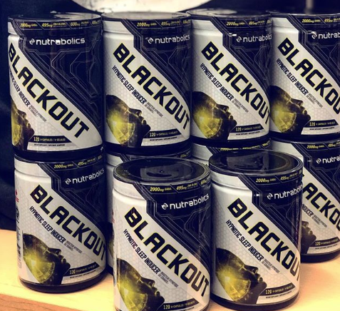 Nutrabolics's tweet photo. BLACKOUT is the essential end to your day that helps you fall asleep quickly and block the #bluelight from continuing to mess with your head which keeps you up longer than anticipated 👀💤
#sleep #insomnia #nighttime #screentime #sleephacking #bluelightblocking https://t.co/tiLZMnF9FK