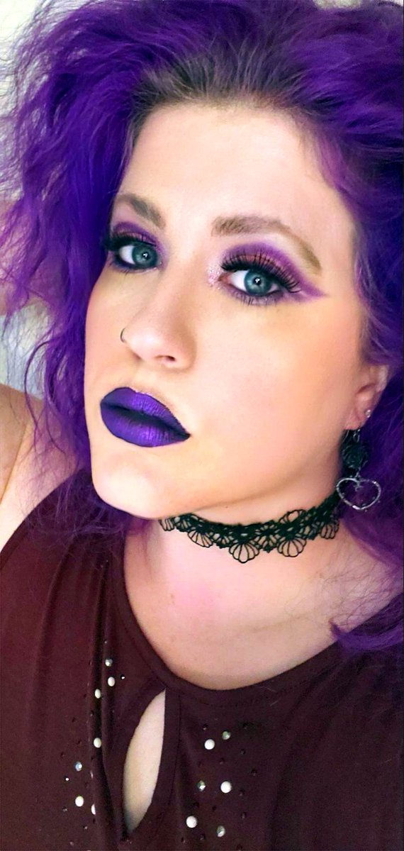 JaimJaim84's tweet photo. 💜Really loving this look. Purple purple everywhere!💜

Follow me on IG:
Purpledemonmakeup

#purplemakeup #purplehair #gothgirl #gothic #gothgirl #MOD #makeupoftheday #makeup #makeuplooks #MakeupAddict https://t.co/FhNxsRUsXW