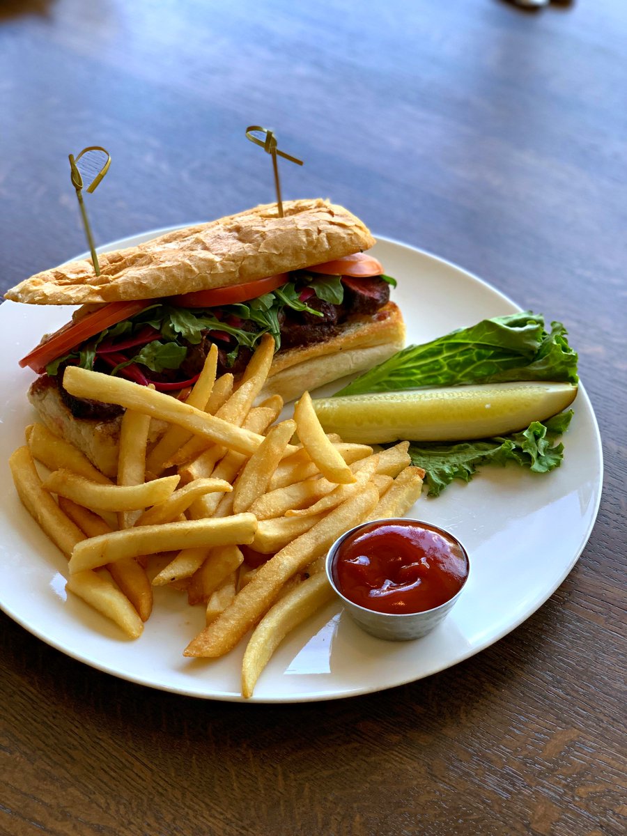 OFCC_1915's tweet photo. New month, new menu and we’re in love 😍 Chef John and his team are killing it! #FoodieFriday #OFCCFood https://t.co/mLqvytCsk6