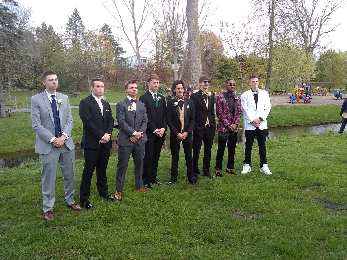 WKCaptainsBSBL's tweet photo. Kettering Captains Baseball Players clean up pretty good! Dressed to the nines and ready for the Prom 2019. Looking great Captains. Enjoy the night and be safe!
Coach Frank
#Captainspride
@Cooper_DebraR https://t.co/l5RM4LHhzF