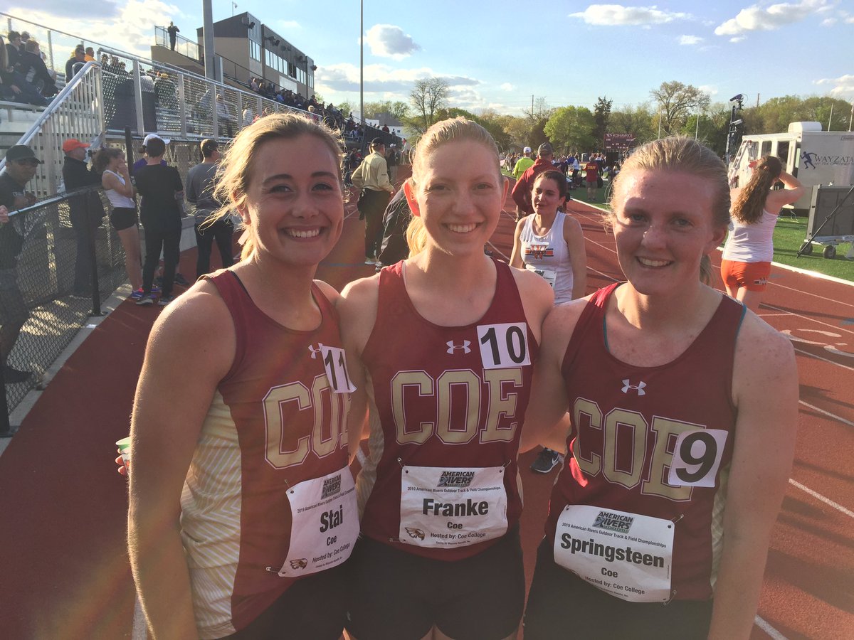 CoeXCTF's tweet photo. 3rd-8th-9th in the 10k!!! School record for @katalinastai 38:25, great battle for @MareenaFranke 40:19 and @QueenJeanMarie 40:43 — another near-two-min PR for Jean!
#CoeXCTF #rollriversTF @AmerRiversConf https://t.co/krknZ0oGSL