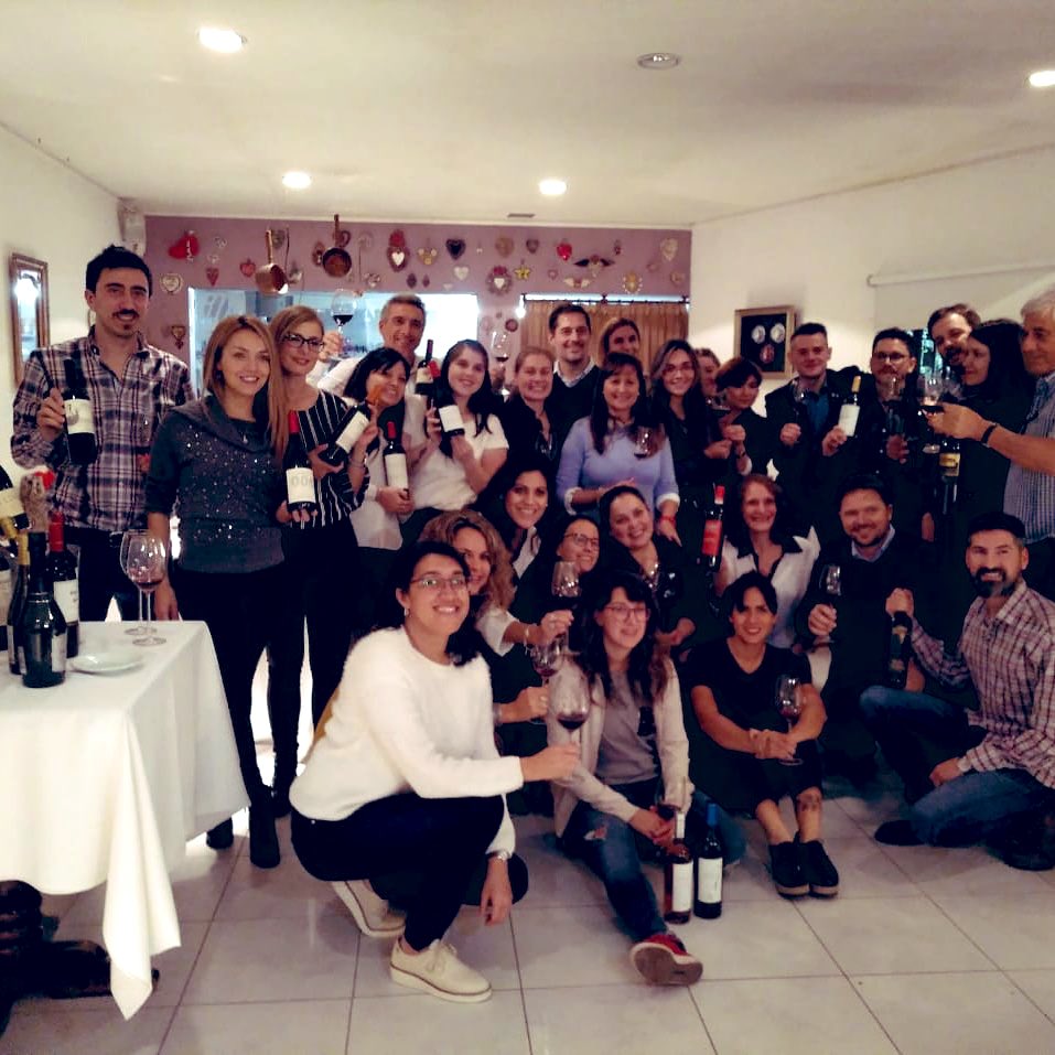 <a href="/CatenaMalbec/">Catena</a> presente en el desembarco de la <a href="/AASommeliers/">Asoc. Arg. de Sommeliers</a> en #patagonia. Excelente primer gran paso. Por muchos éxitos #sommelier <a href="/matias_prezioso/">Matias Prezioso</a> <a href="/TomyBodegas/">Tomas Matias</a> @sancatta