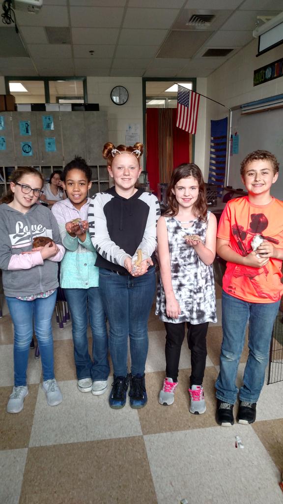 Chupke9's tweet image. @MayfieldTweets Our classroom is growing! 
#classpetsarefun
#lessonstobelearned
#whoknowswhatwewillgetnext