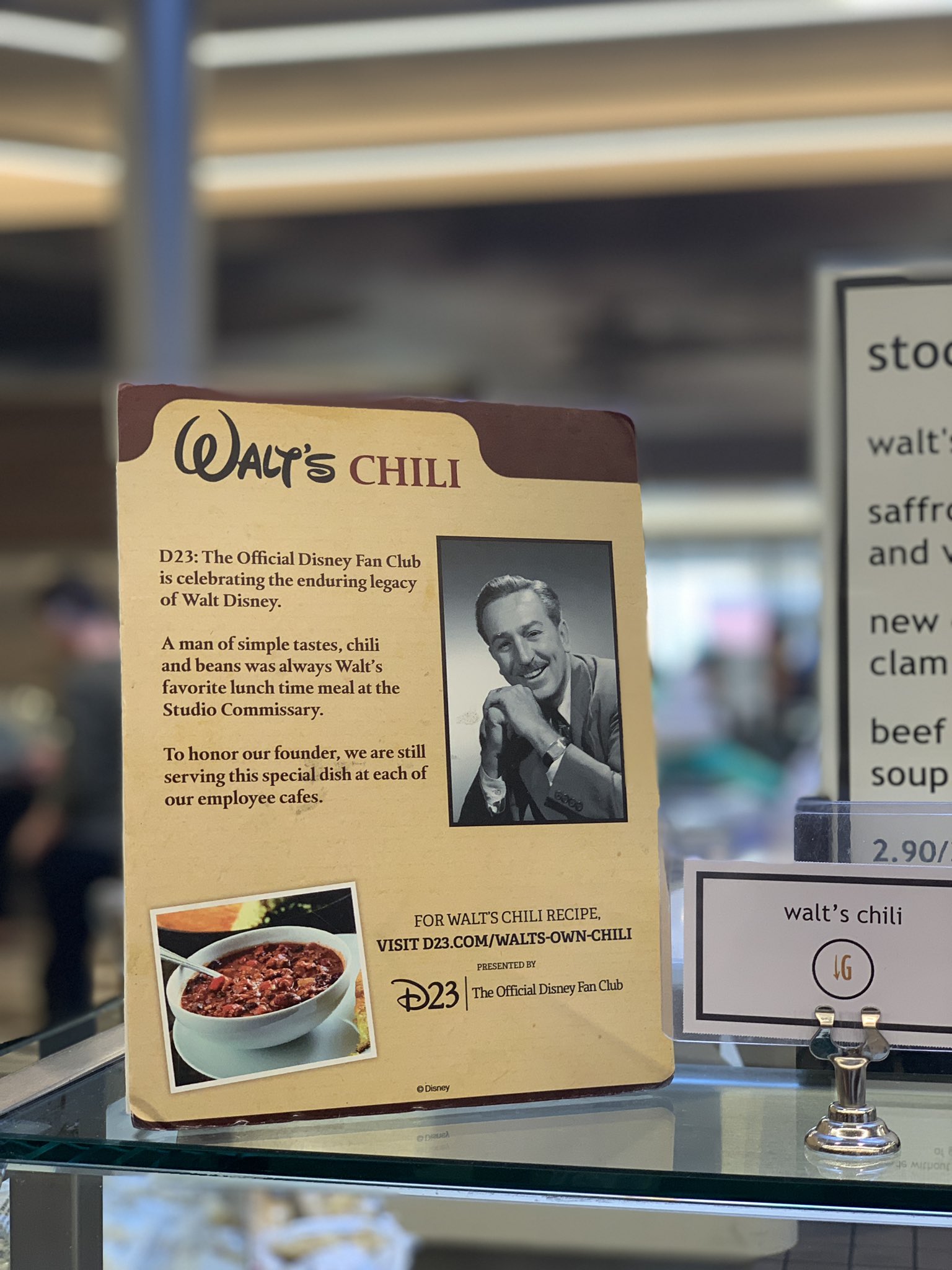 Gen Na Twitteru お友達の招待でディズニー本社に遊びに行きました ドリームワークスから5分の距離 スタジオの食堂でディズニーご本人が好物だったというチリが美味しい