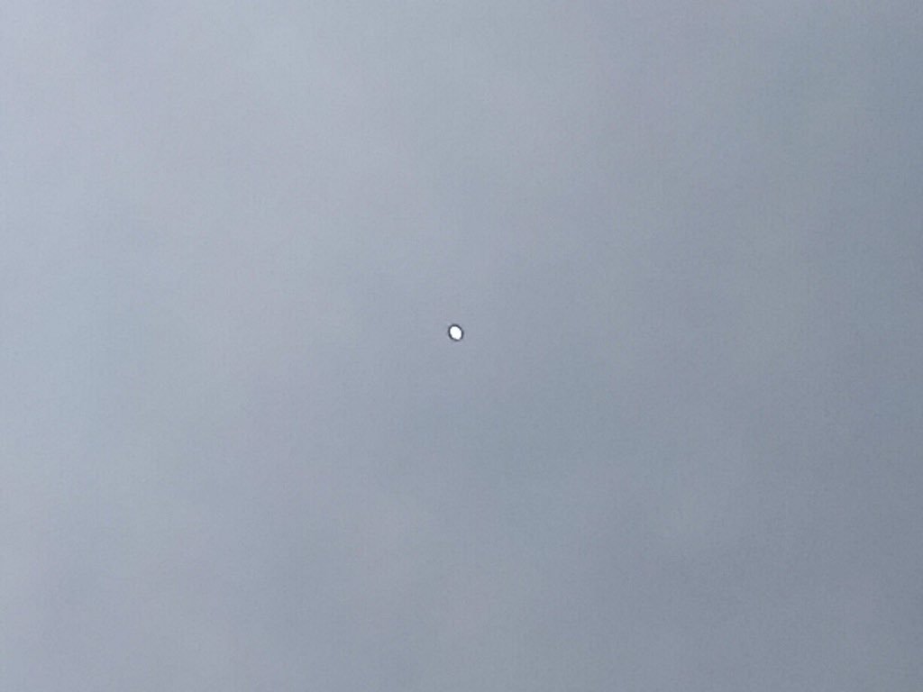 richard_fh's tweet photo. La Aviación me ha dado la oportunidad de ver cosas increíbles y hoy fue uno de esos días. Volaba en el espacio aéreo de Georgetown en Guyana a 32.000 pies, y me crucé con un Globo de #ProjectLoon https://t.co/1xczeMCVgF