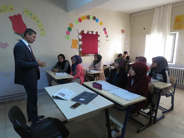 midyatilcemem's tweet photo. Okul Ziyaretleri Sürüyor 
İlçe Milli Eğitim Müdürümüz Abdulkadir Altay, okul ziyaretlerini #Çavuşlu #Çok #Programlı #Anadolu #Lisesini ziyaret etti. Öğrenci ve öğretmenler ile bir araya geldi. Başarılar diledi.@ziyaselcuk @yakup1219 @haldehs https://t.co/jUvmY9Hwla